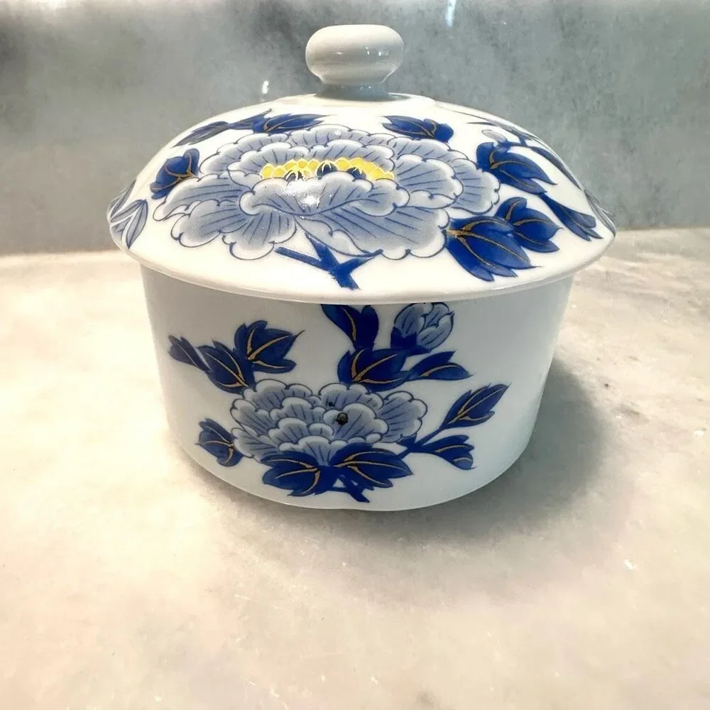 NWOT Made In Japan Hand Painted Porcelain Dish Covered Bowl Blue White Small